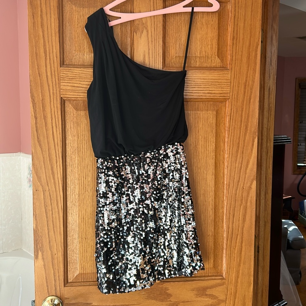 one shoulder black dress with gold sequence skirt. Size M NWT